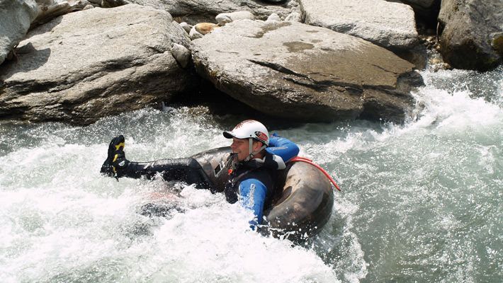 Wildwasser Tubing, Rafting auf Luftschläuchen