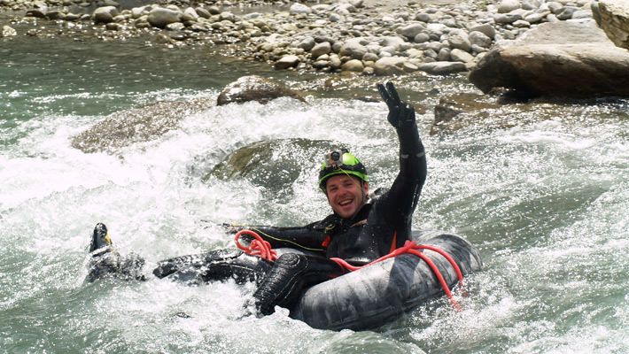 Wildwasser Tubing, Rafting auf Luftschläuchen